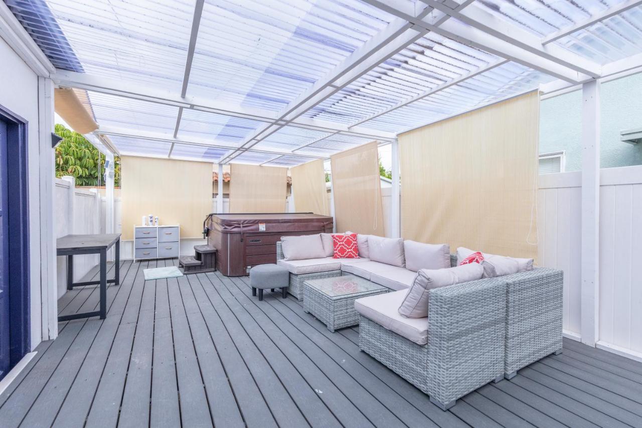 Luxury Villa With Hot Tub! Walk To Beach & Bars Long Beach Exterior photo