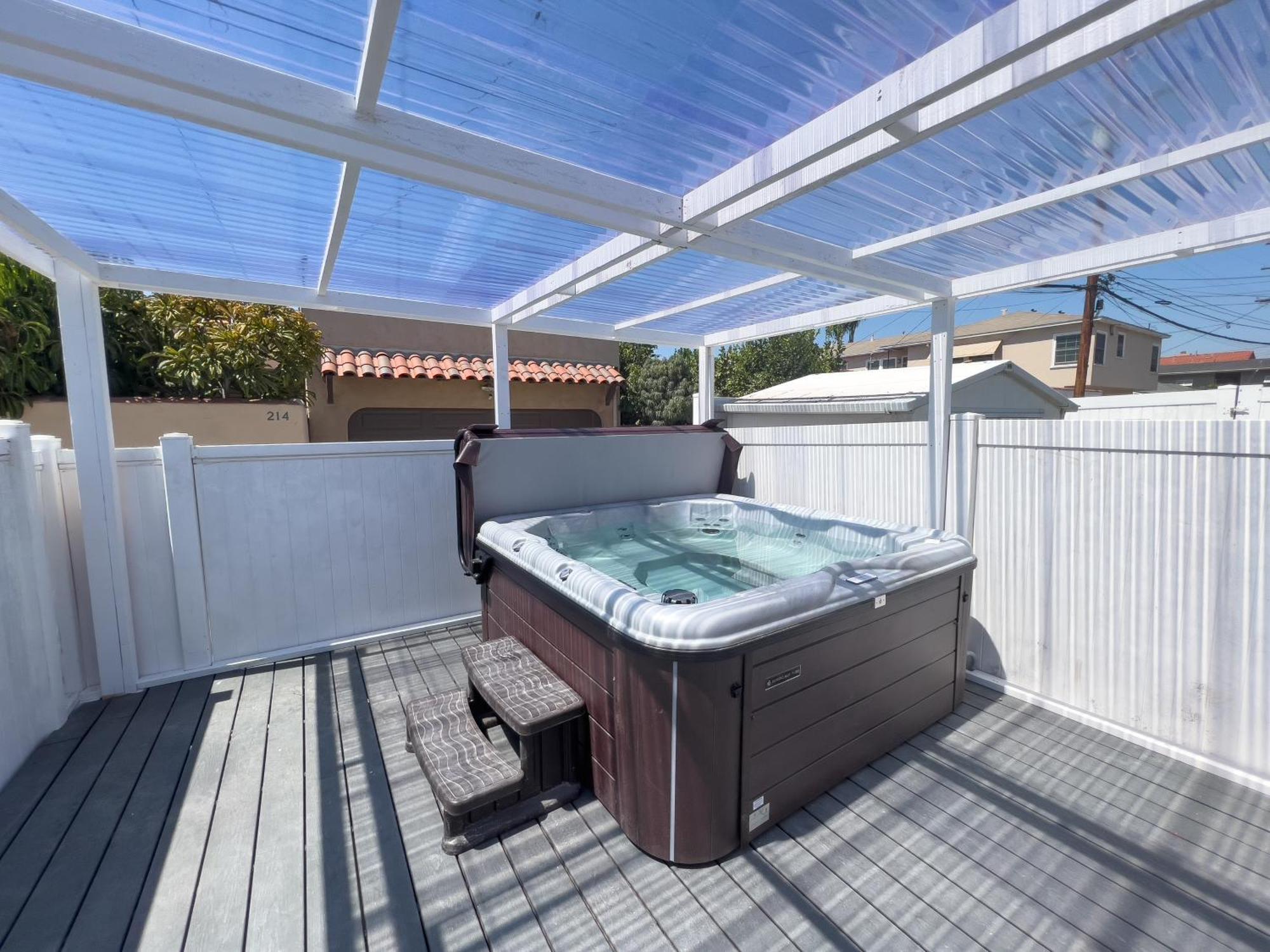 Luxury Villa With Hot Tub! Walk To Beach & Bars Long Beach Exterior photo
